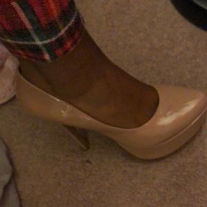 Tan pumps worn twice great condition